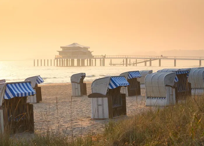 Ostseekoje Timmendorfer Strand , Parkplatz , 100 M Zum Strand